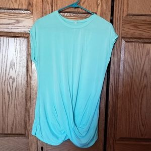 ♦️Round neck twist front top